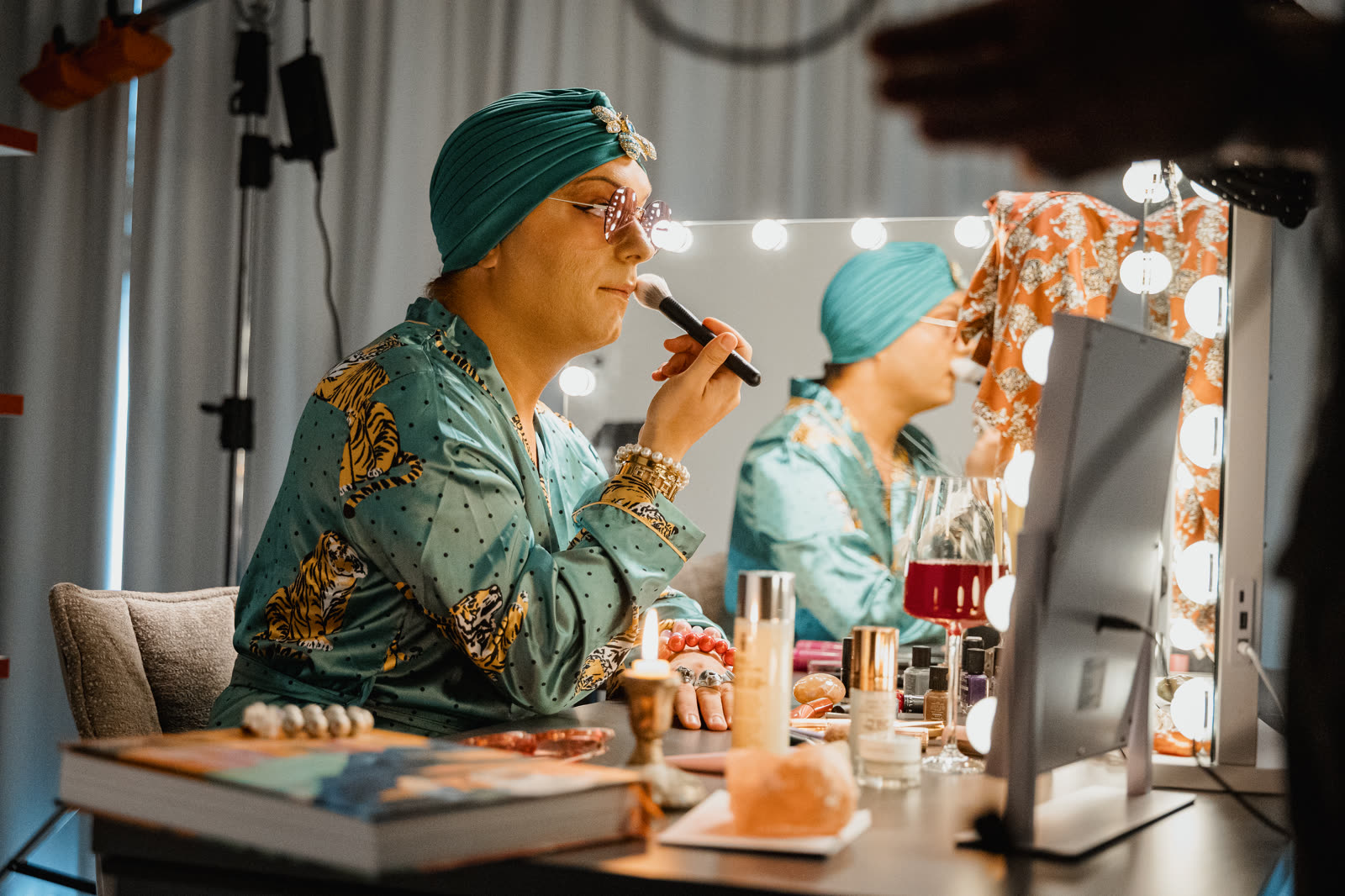 Backstage: Vorbereitung in der Maske vor dem Kampagnen-Shooting 2027